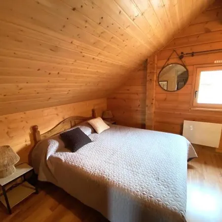 Chalet Spacieux Avec Piscine, Parking Et Animaux Admis - Fr-1-504-624 *